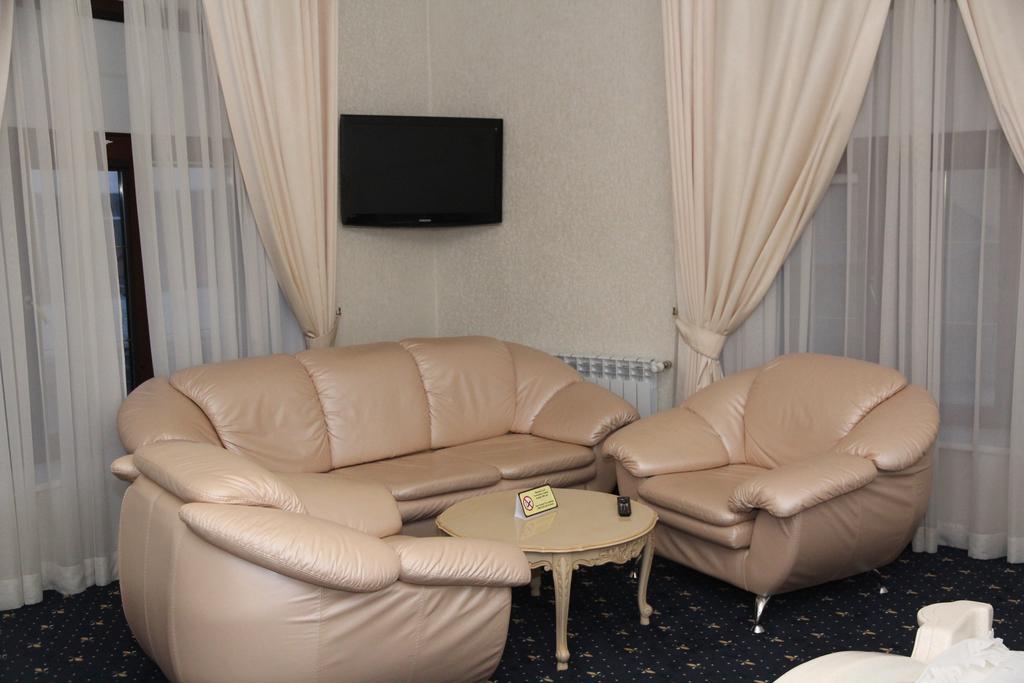 Kleopatra VIP hotel Kamianets-Podilskyi Exterior foto